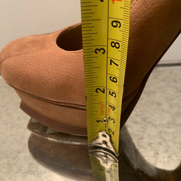 Yves Saint Laurent ‘Tribute’ Pumps - Picture 10 of 10